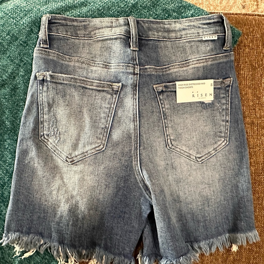 New RISEN JEANS Shorts - Picture 2 of 6